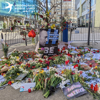 Um memorial a Alexei Navalny em Lisboa